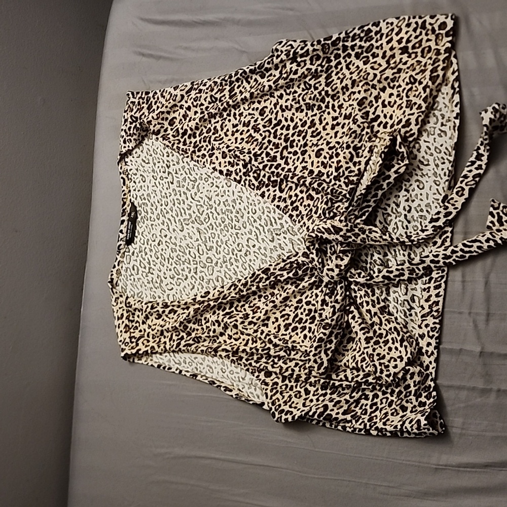 Shein curve 2xl leopard tank that ties in the front